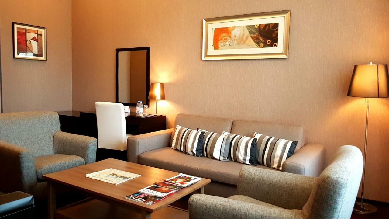Jelsominohotel Astana Eksteriør billede